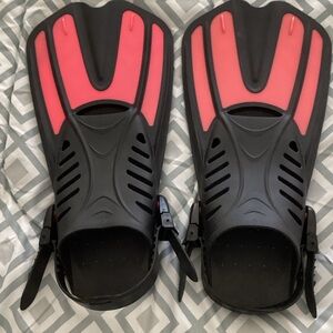 Black and Pink Swim Fins, never worn. S/M with adjustable straps.